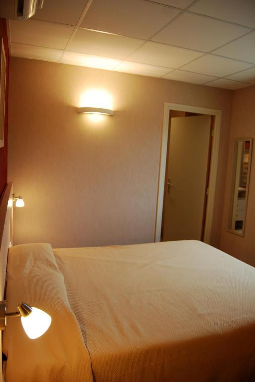 Le Logis De La Lys Otel Aire-sur-la-Lys Oda fotoğraf